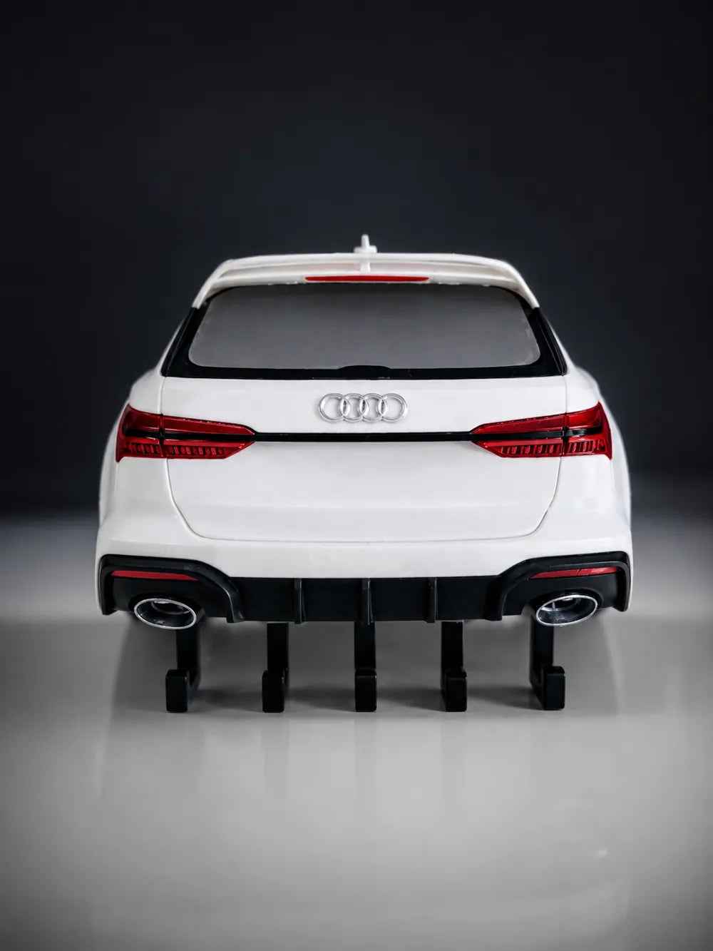 Audi RS6 Duvar Tipi Anahtar Askılığı – 5 Kancalı Otomobil Dekoru
