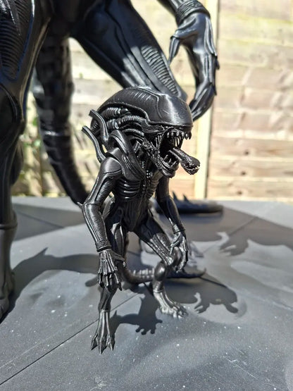 Alien Xenomorph Inspired Figure – 570 mm ve 175 mm Dekoratif Koleksiyon Figürü
