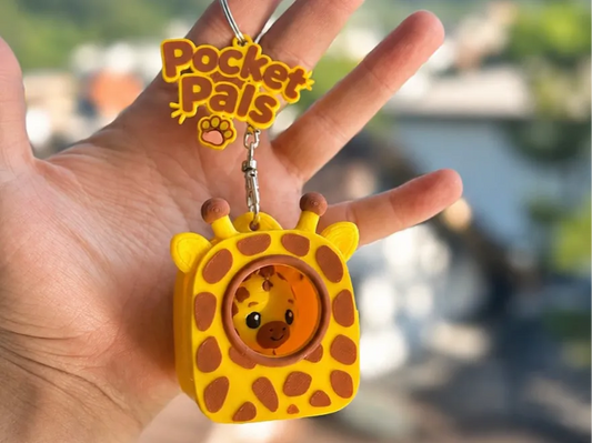 Pocket Pals – Zürafa Çanta Süsü | Kawaii Mini Figür Taşıyıcı