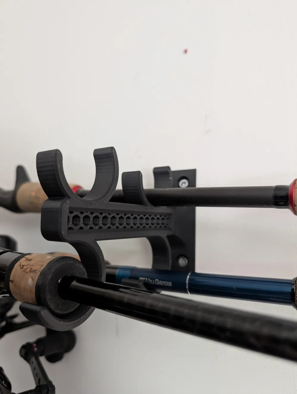 4'lü Olta Kamışı Duvar Askılığı – Fishing Rod Wall Hanger | Sağlam ve Düzenli Olta Saklama Standı