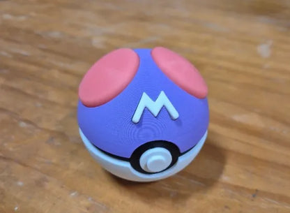 Master Ball – Çok Renkli Koleksiyonluk Poké Ball Figürü
