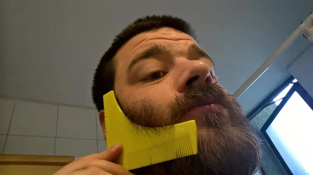 Beard Shaping Tool – Sakal Şekillendirme ve Çizgi Belirleme Aparatı
