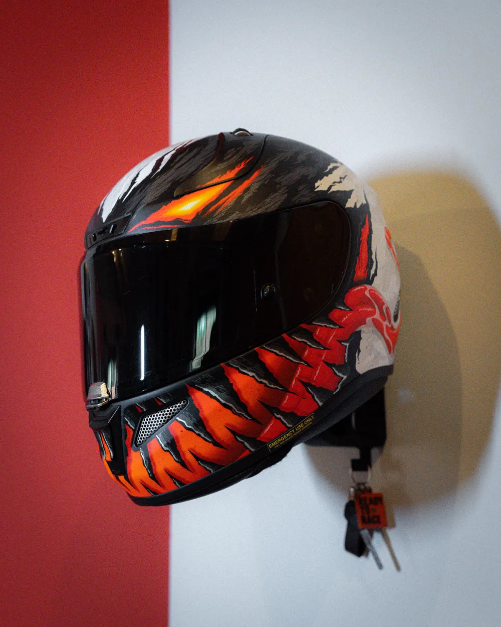 Kask Askılığı – Ceket ve Anahtarlıklı Duvar Tipi Kask Tutucu