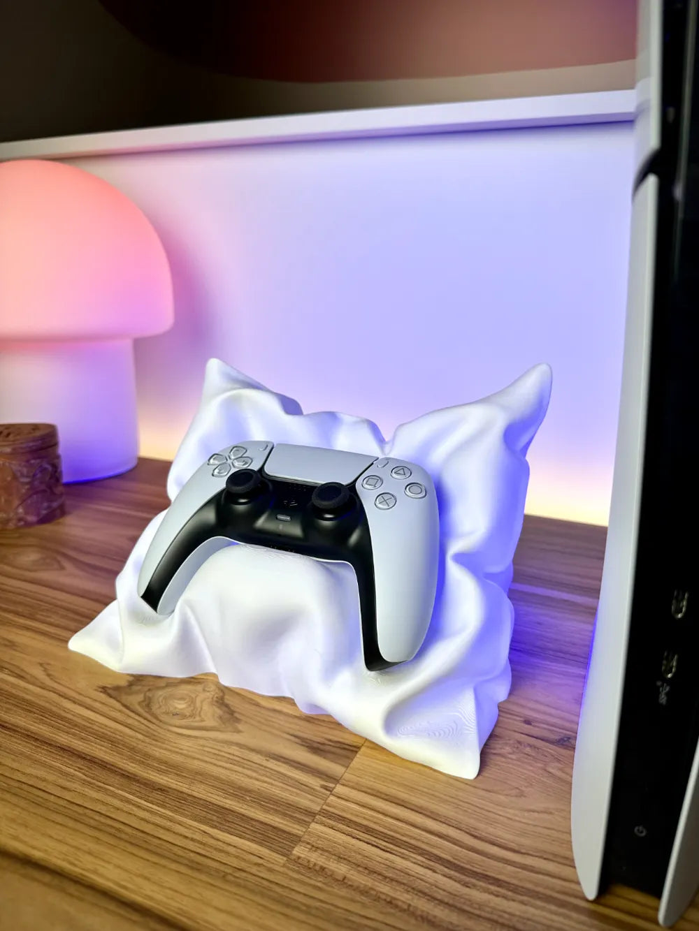 PlayStation 5 Controller Pillow – PS5 DualSense Kumanda Yastığı | Şık ve Güvenli Kontrolcü Standı