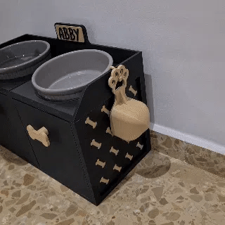 Yükseltilmiş Köpek Mama ve Su İstasyonu – Çekmeceli Ergonomik Besleme Ünitesi