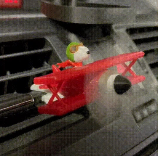 Flying Snoopy Araç Kokusu – Eğlenceli ve Dekoratif Oto Koku Aksesuarı