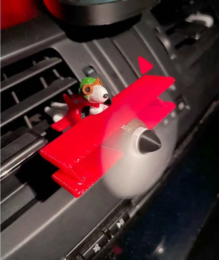 Flying Snoopy Araç Kokusu – Eğlenceli ve Dekoratif Oto Koku Aksesuarı