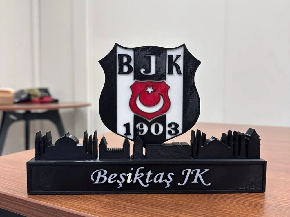 Beşiktaş ve İstanbul Silüeti Dekoru – 3D Masaüstü ve Raf Süsü