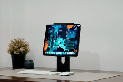 iPad Studio Stand V2 – Modern, Ayarlanabilir ve Şık iPad Masaüstü Standı