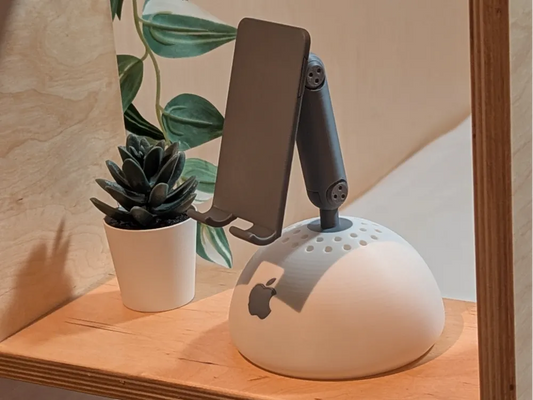 iMac G4 Tasarımlı Telefon Standı – Ayarlanabilir Retro Masaüstü Telefon Tutucu