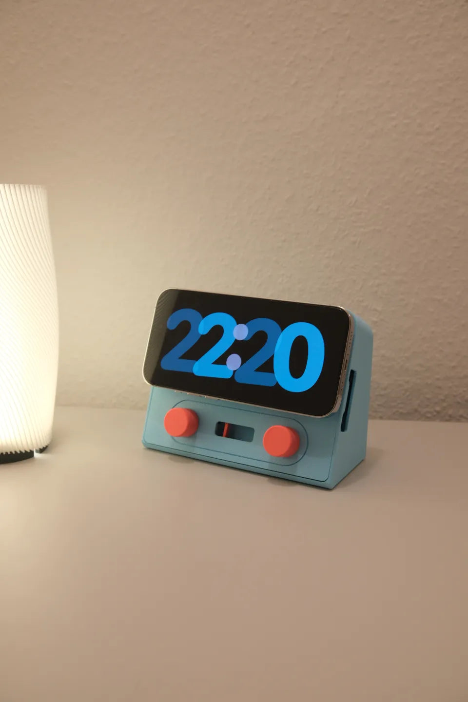 Retro Radio MagSafe Charger – iPhone ve Apple Watch İçin Nostaljik Kablosuz Şarj Standı