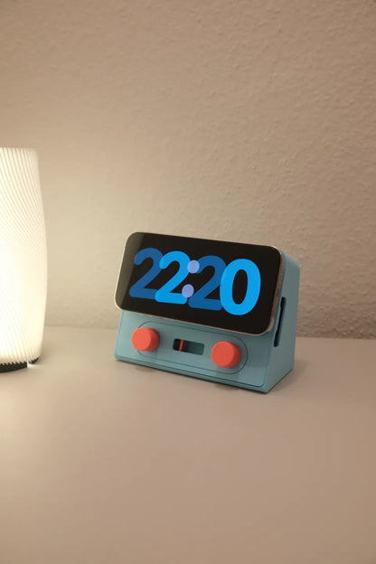 Retro Radio MagSafe Charger – iPhone ve Apple Watch İçin Nostaljik Kablosuz Şarj Standı