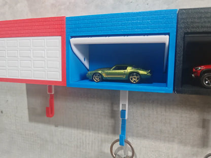 Car Garage Anahtar Askılığı – Açılabilir Garaj Kapılı Araç Temalı Duvar Dekoru