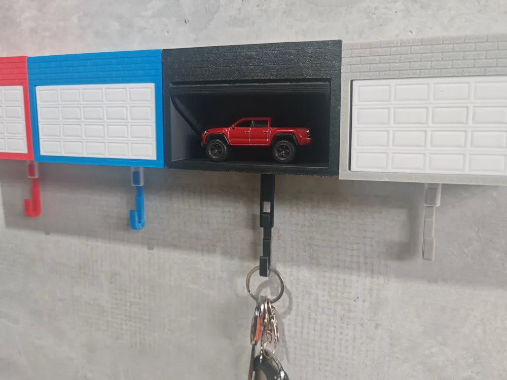 Car Garage Anahtar Askılığı – Açılabilir Garaj Kapılı Araç Temalı Duvar Dekoru