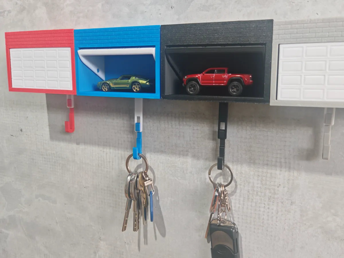 Car Garage Anahtar Askılığı – Açılabilir Garaj Kapılı Araç Temalı Duvar Dekoru