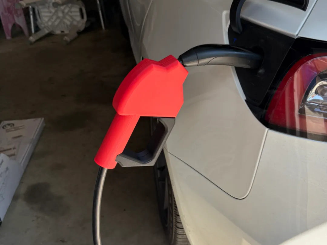 Tesla Şarj Kolu Kılıfı – Benzin Pompası Görünümlü Eğlenceli Şarj Aksesuarı