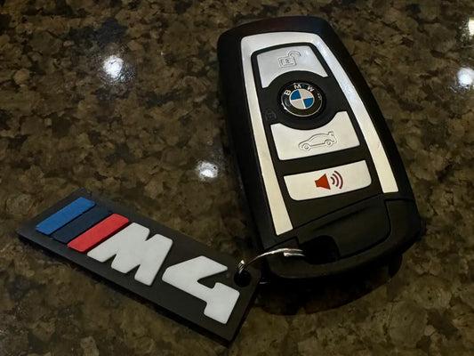 BMW M4 Logo Anahtarlık – BMW M Serisi Metalik Görünümlü Şık Anahtarlık (2 adet)