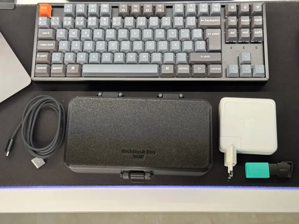 Apple 96W Şarj Adaptörü Seyahat Düzenleyicisi – MacBook Şarj Kutusu