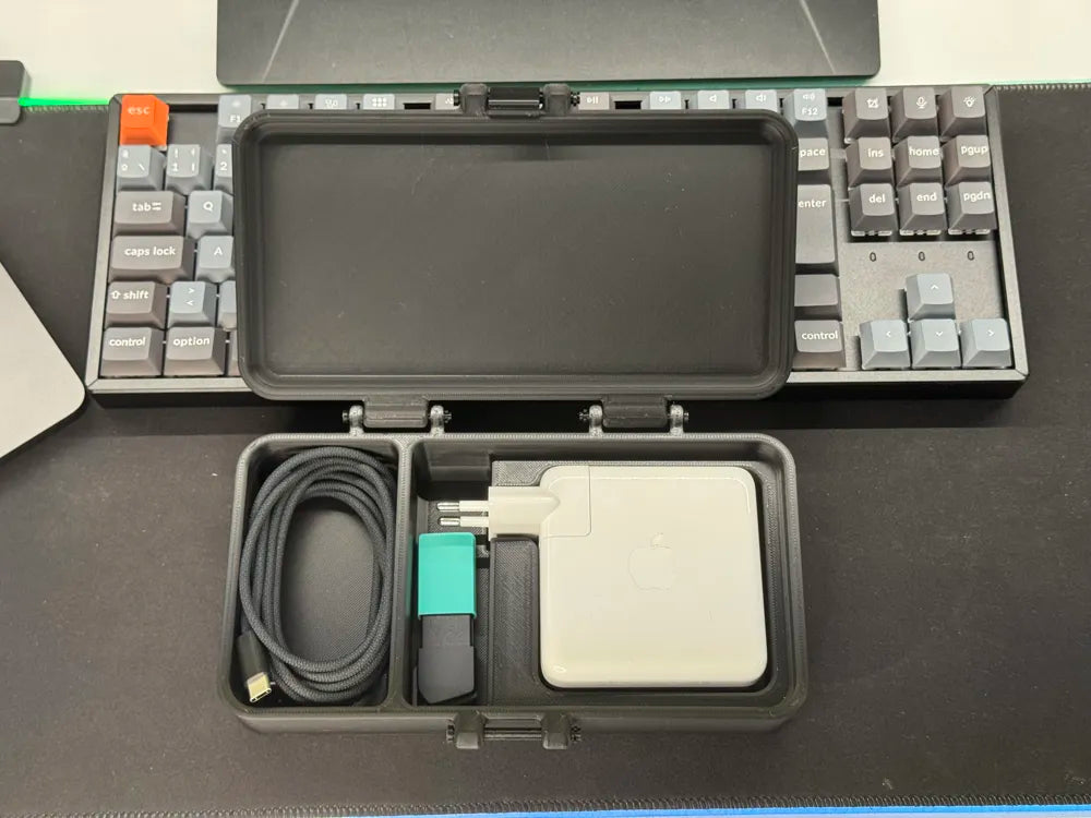 Apple 96W Şarj Adaptörü Seyahat Düzenleyicisi – MacBook Şarj Kutusu