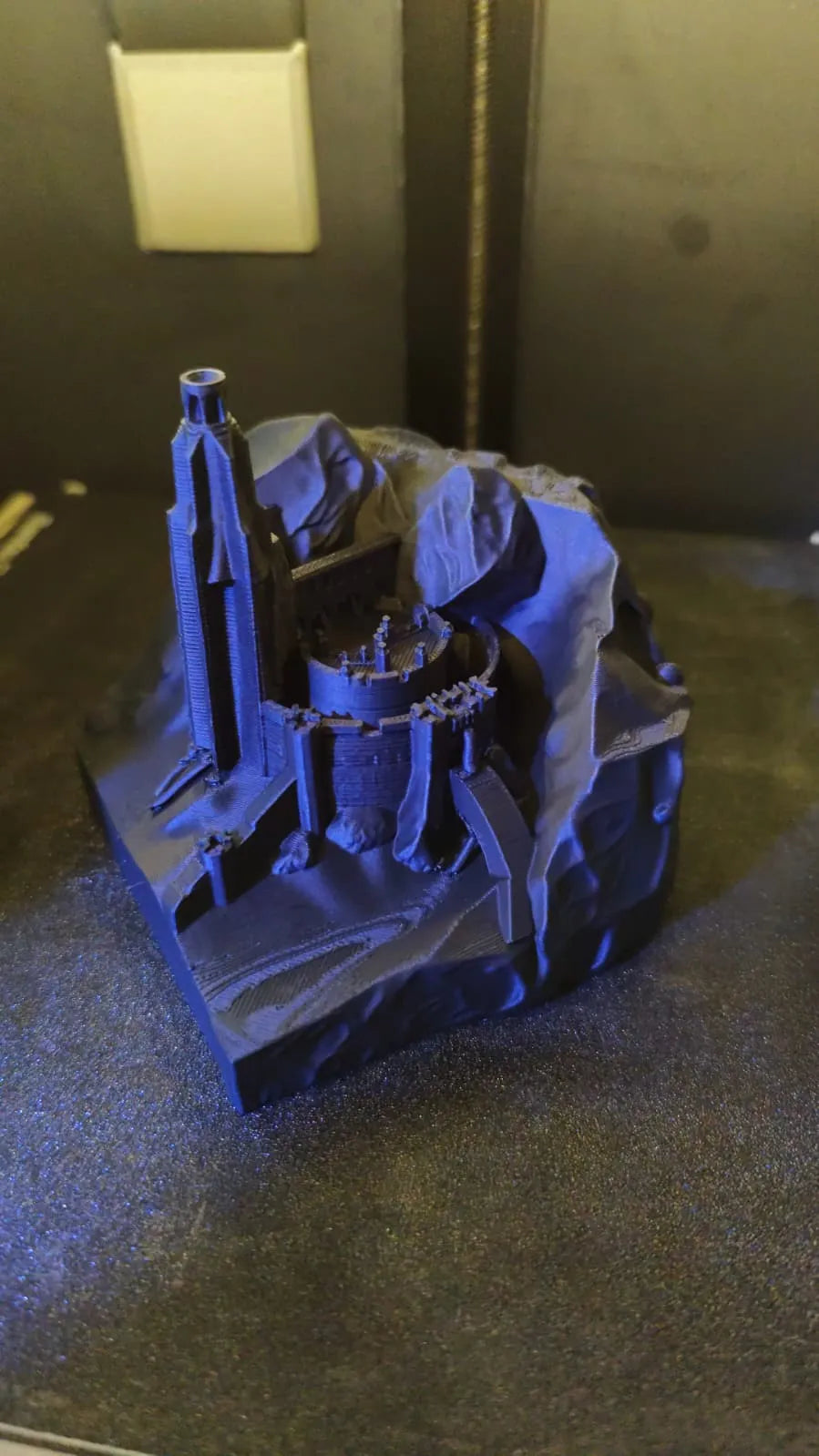Lord of the Rings: Helm’s Deep Bookend – Dekoratif Kitap Tutucu