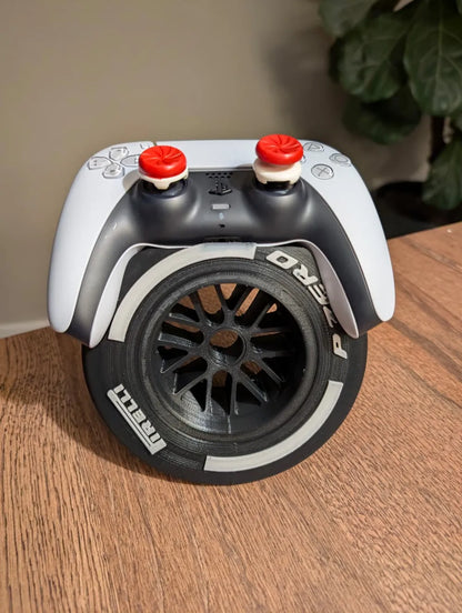 Yarış Lastiği Tasarımlı PS5 DualSense Kumanda Standı – Formula Esintili Gaming Controller Holder