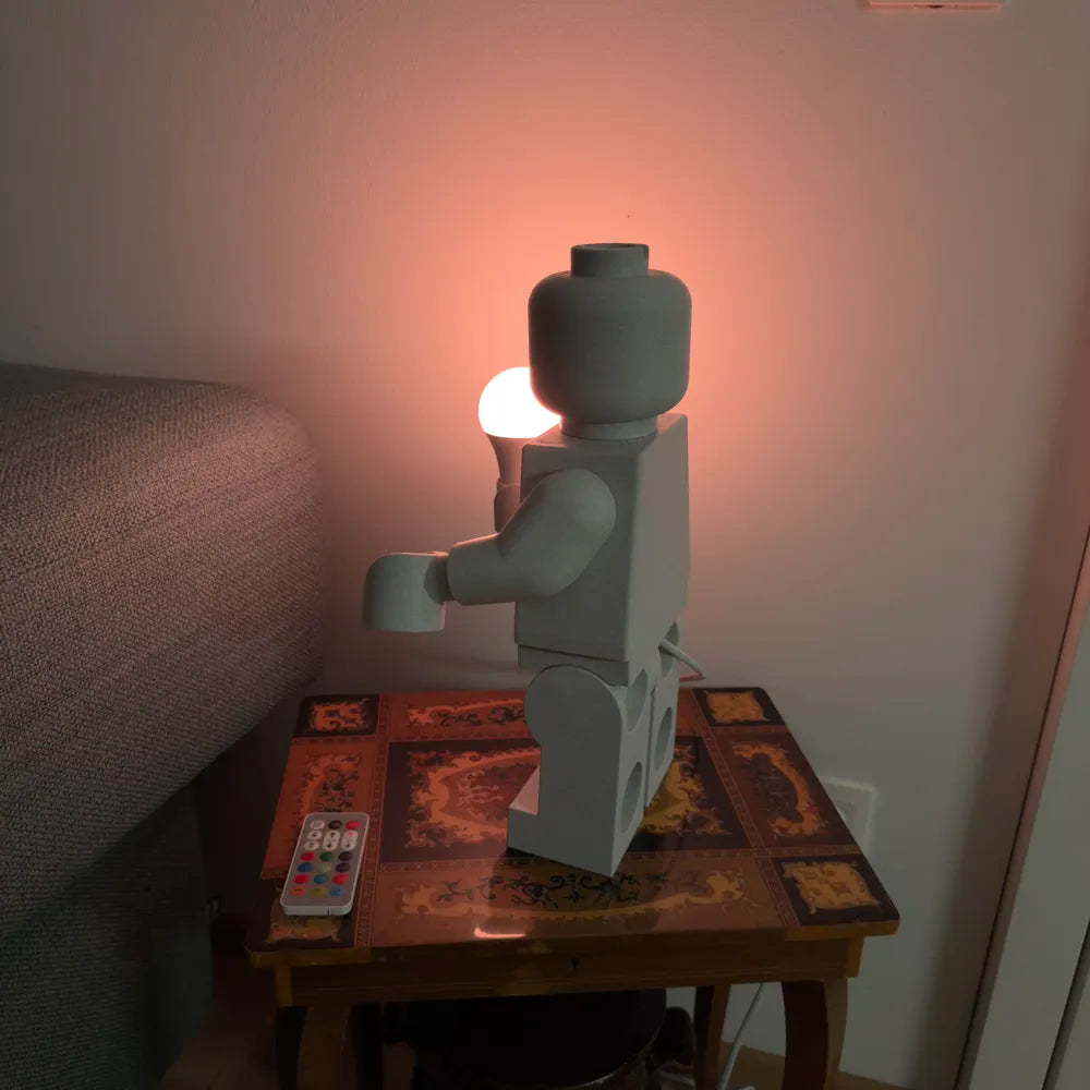 Brickman Lamp – Modüler Karakter Tasarımlı Dekoratif Masa Lambası | E27 Uyumlu Modern Ambiyans Aydınlatması
