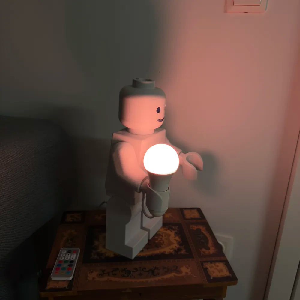 Brickman Lamp – Modüler Karakter Tasarımlı Dekoratif Masa Lambası | E27 Uyumlu Modern Ambiyans Aydınlatması