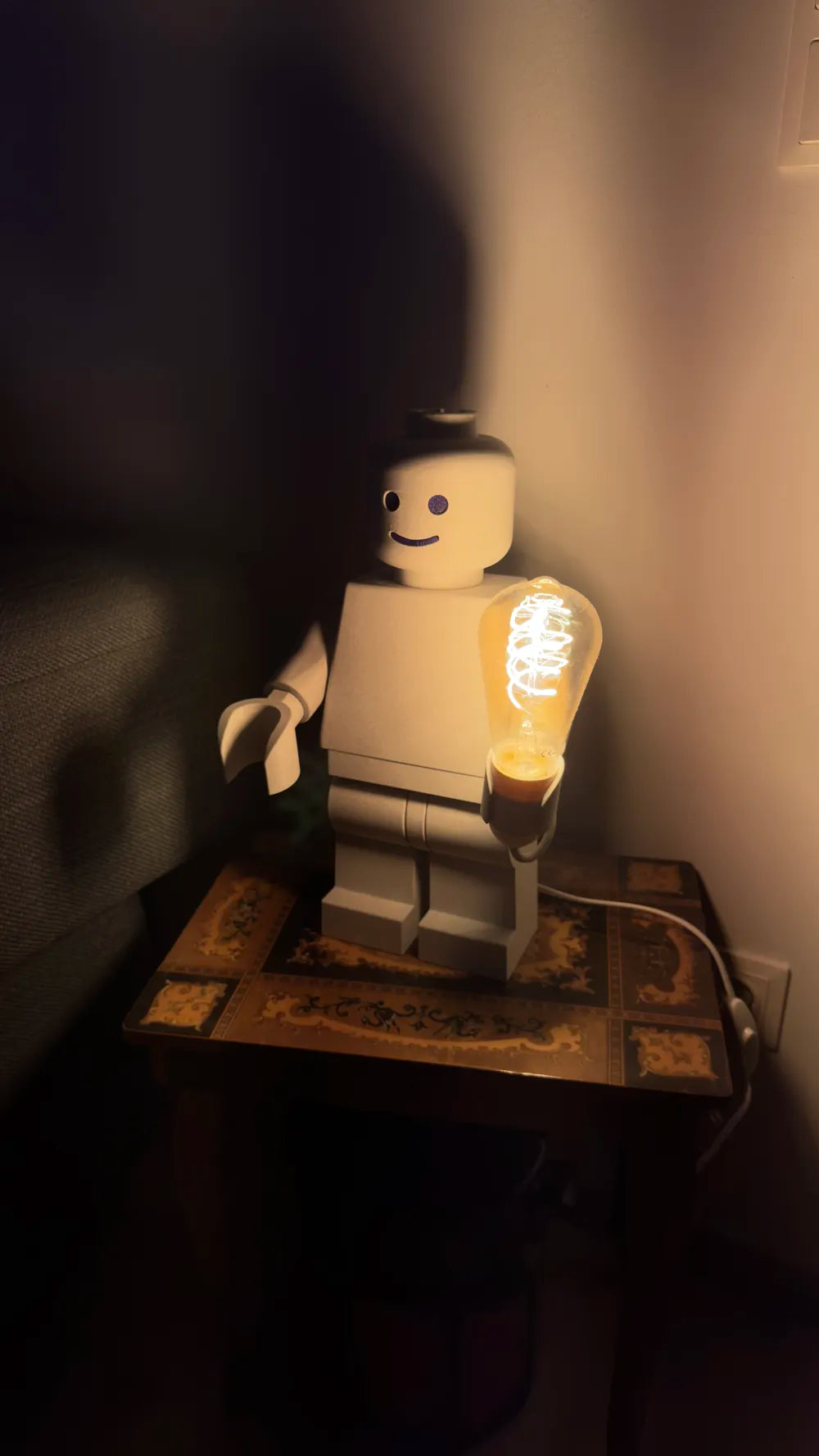 Brickman Lamp – Modüler Karakter Tasarımlı Dekoratif Masa Lambası | E27 Uyumlu Modern Ambiyans Aydınlatması