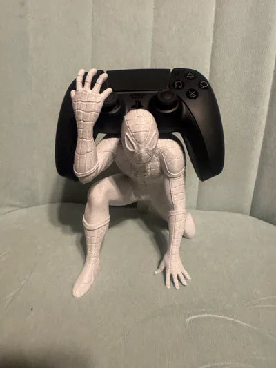Süper Kahraman Temalı PS5 DualSense Kumanda Standı – Koleksiyonluk Oyun Kontrolcü Tutucu