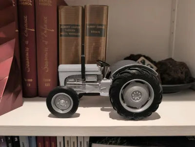 Büyük Boy Ferguson TE20 Traktör Model Kiti | 1:18 Ölçekli 3D Baskı Klasik Traktör Maketi