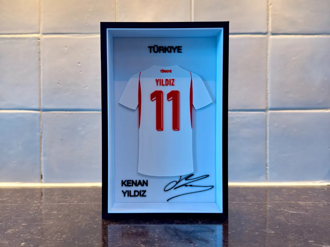 Kenan Yıldız – Türkiye Milli Takımı Forma Çerçevesi | 3D Baskı Dekoratif Duvar Tablosu
