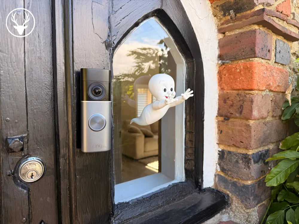 Casper – Ghost Through the Window | Pencereden Geçen Hayalet Dekoratif Figür