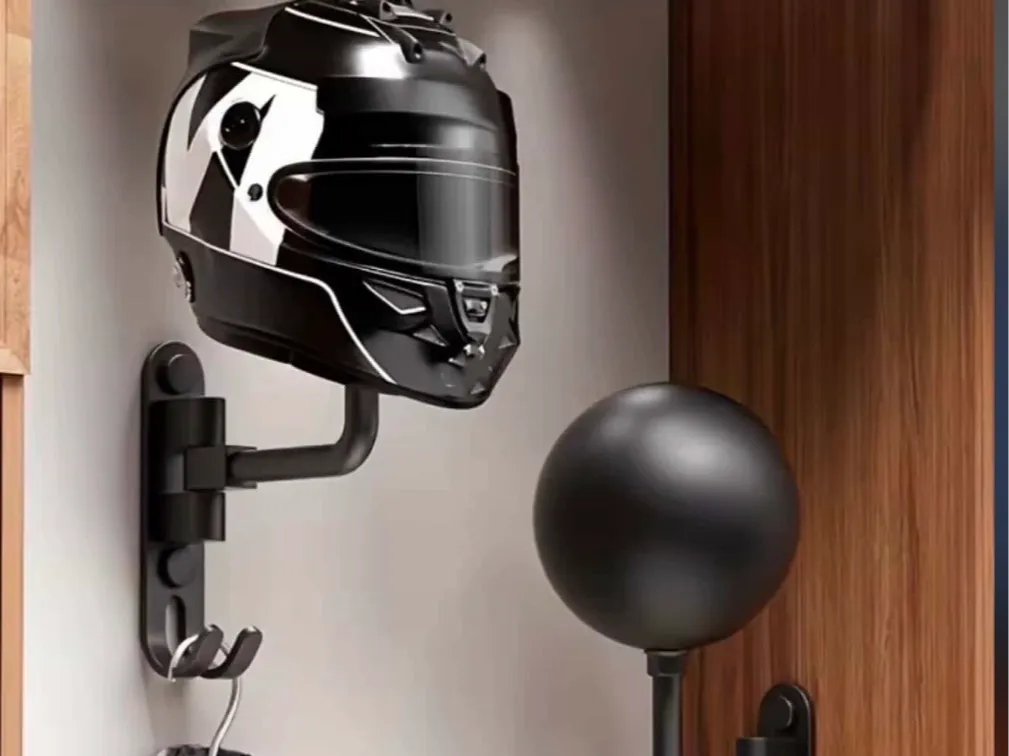 Motosiklet Kask Askılığı – Duvara Monte Kask ve Ekipman Tutucu
