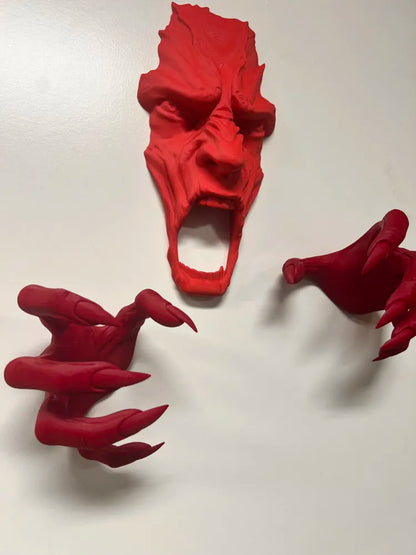 Demon from the Wall – Kırmızı Korku Temalı Dekoratif Duvar Figürü