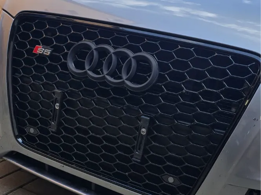 Audi RS Tarzı Petek Panjur Logo ve Logo Tutucu
