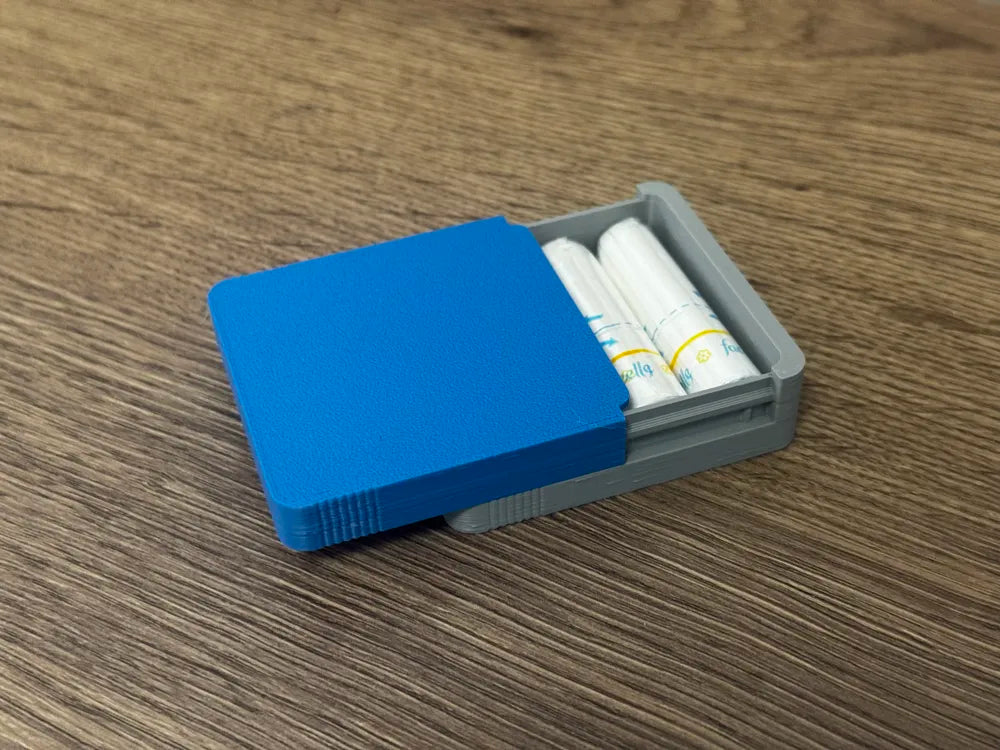 Kompakt Seyahat Tampon Kutusu – Güvenli Kilitli Hijyenik Taşıma Kabı