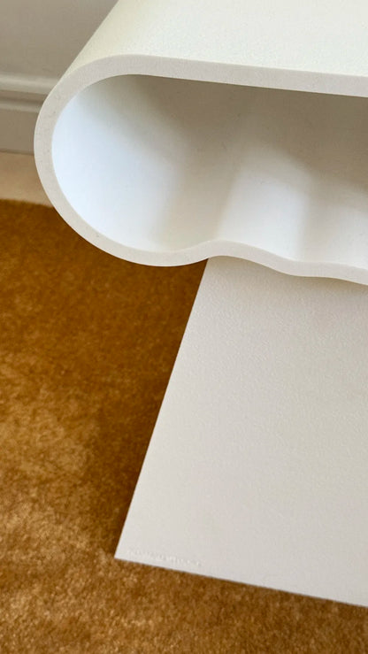 Minimalist Heykel Formunda Komodin