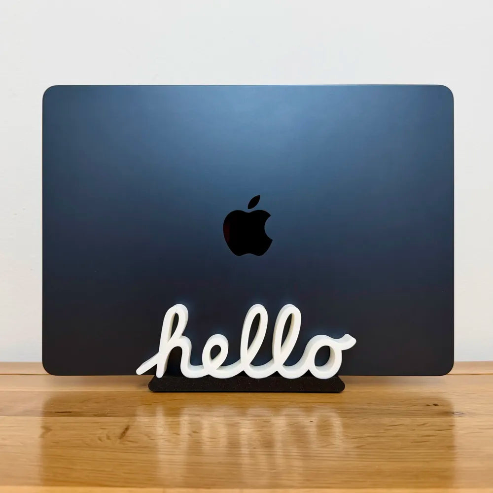 Klasik "Hello" Tasarımlı MacBook Standı – Ayarlanabilir Laptop Dikey Standı