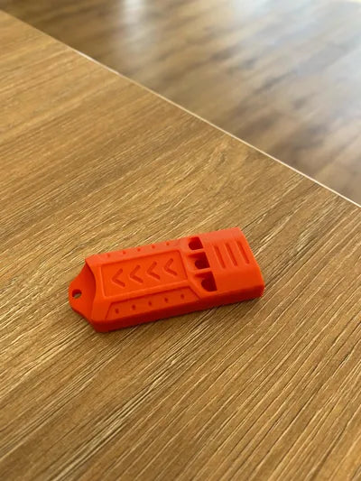 125 dB Üç Delikli Acil Durum Düdüğü – Mecha Tasarımlı 3D Baskı Anahtarlık