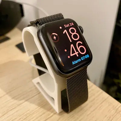 Apple Watch Charging Stand – Şık, Minimalist ve Modern Apple Watch Şarj Standı