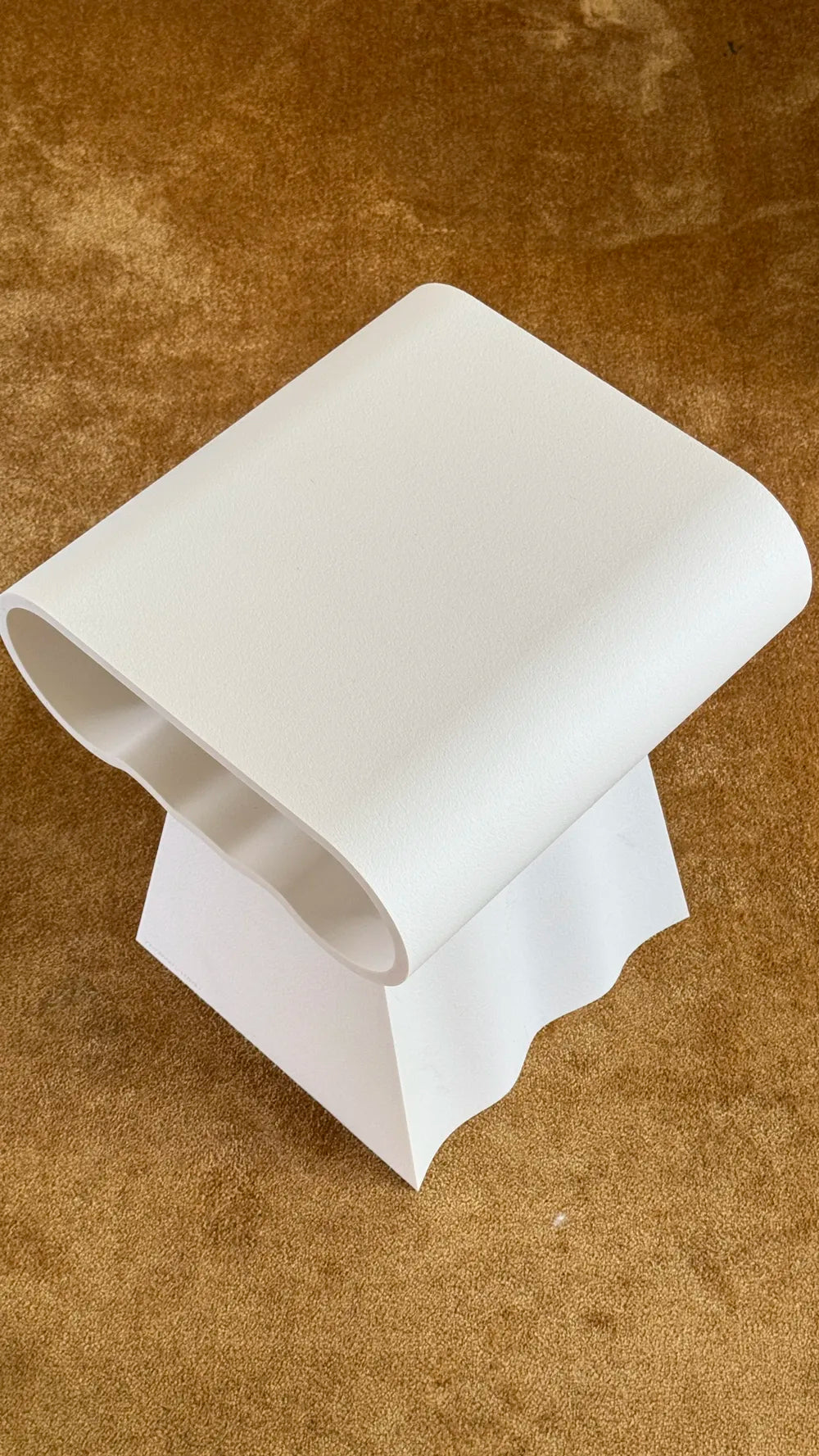Minimalist Heykel Formunda Komodin