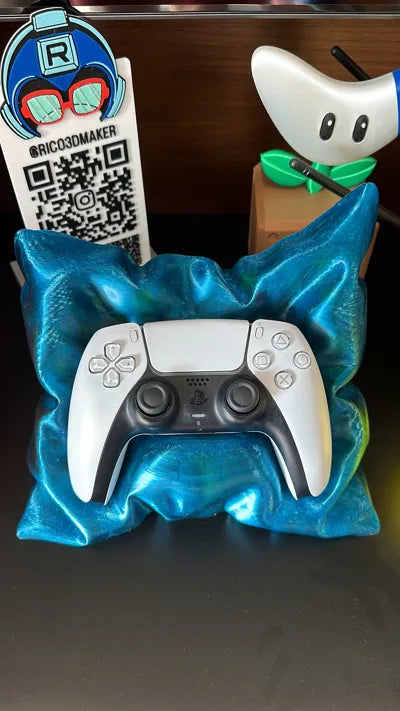 PlayStation 5 Controller Pillow – PS5 DualSense Kumanda Yastığı | Şık ve Güvenli Kontrolcü Standı