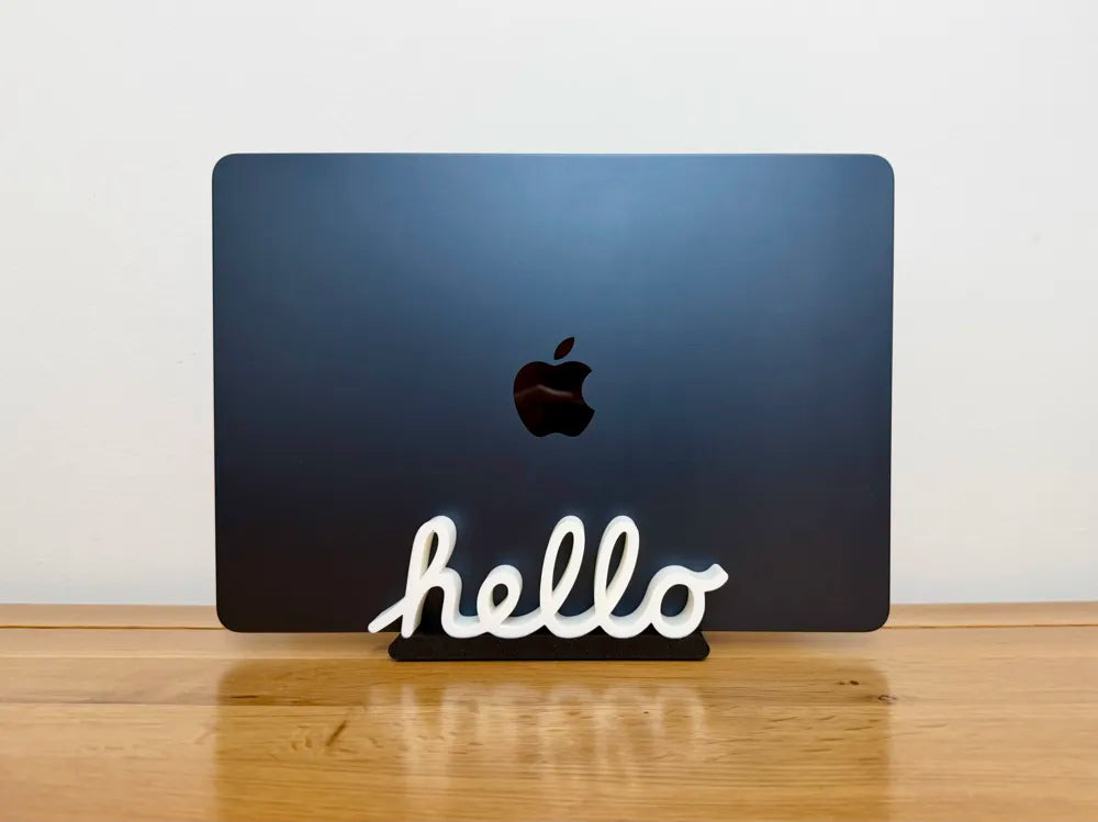 Klasik "Hello" Tasarımlı MacBook Standı – Ayarlanabilir Laptop Dikey Standı
