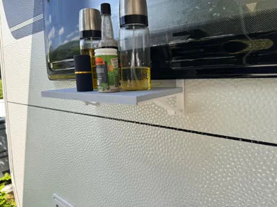 Karavan Pencere Rafı – Karavan ve Motokaravan İçin Cam Kenarı Organizer