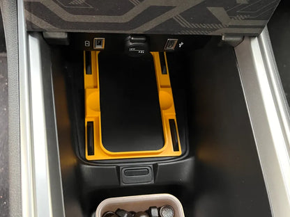 Jeep Avenger iPhone 14 Telefon Tutucu – Araç İçi Kablosuz Şarj Uyumlu Telefon Standı
