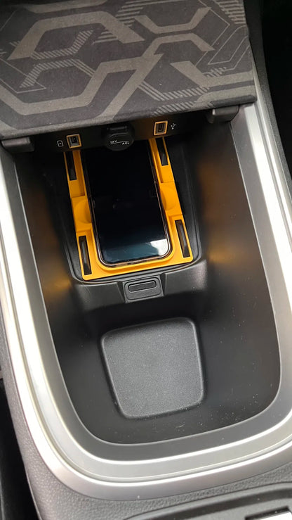 Jeep Avenger iPhone 14 Telefon Tutucu – Araç İçi Kablosuz Şarj Uyumlu Telefon Standı